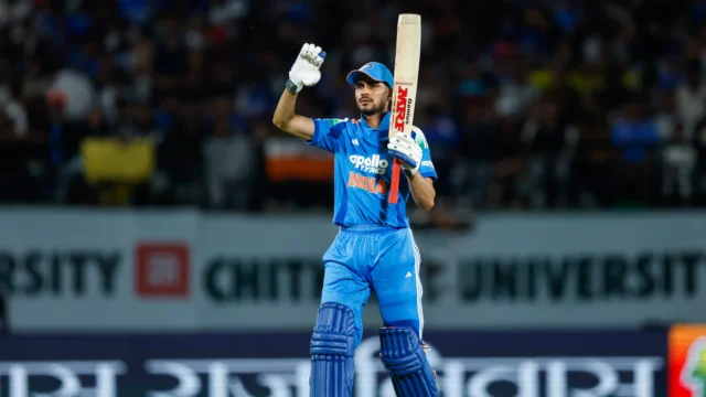 Shubman Gill Must Put His Foot Down, Says Dinesh Karthik Shubman Gill Must Put His Foot Down, Says Dinesh Karthik